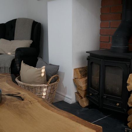 Modern 3 Bedroom Coastal Home Ньюрі Екстер'єр фото